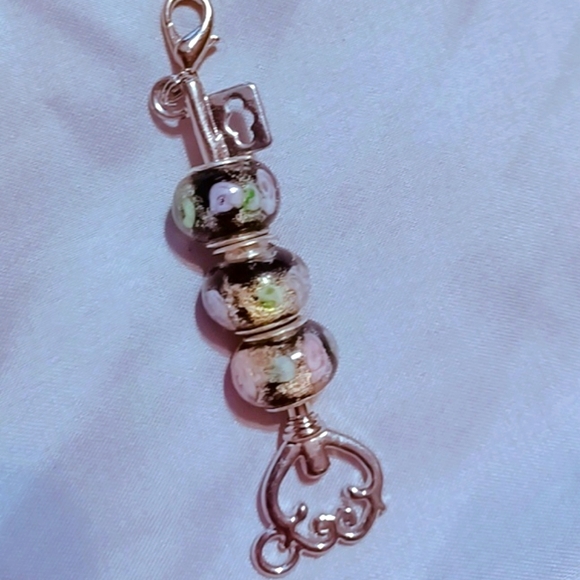 Pendant - Picture 2 of 2